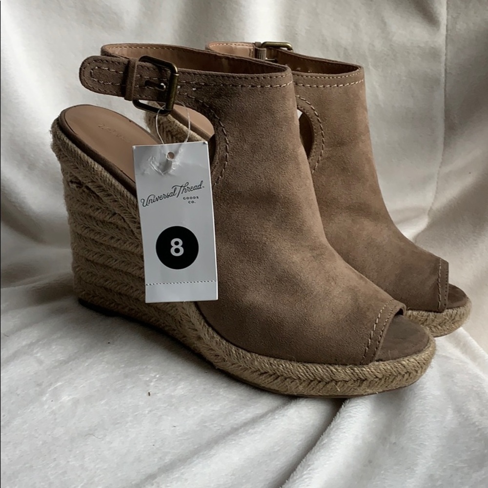 Universal Thread Cayla Taupe Suede Wedges